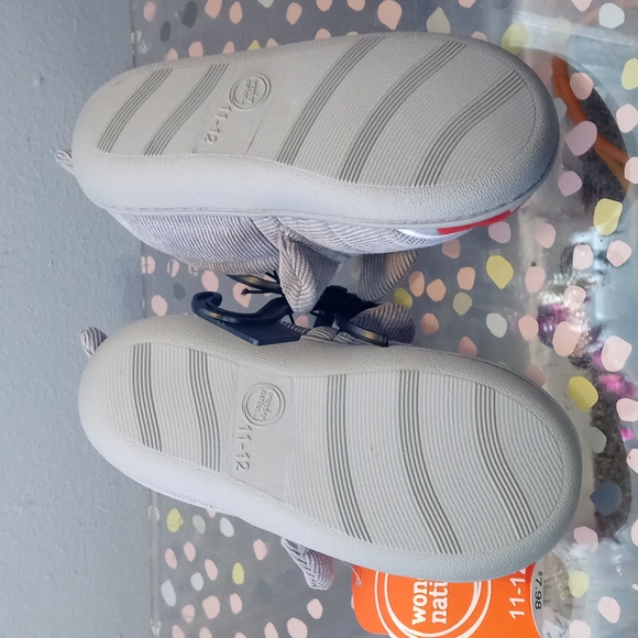 Wonder Nation Grey Kids Shark Slippers Size 11-12 - Picture 5 of 10